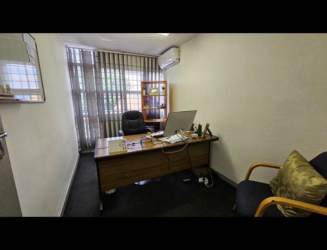 1,146M² WAREHOUSE TO LET IN JET PARK