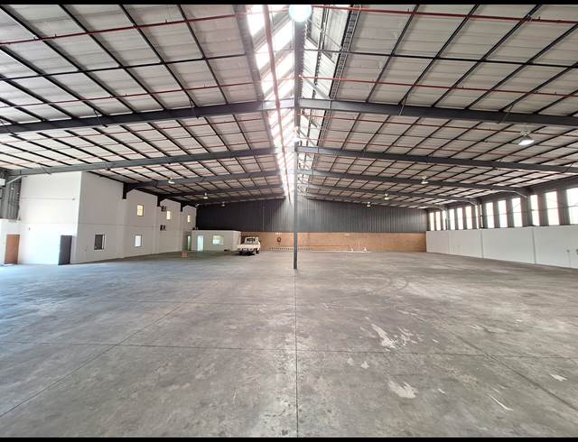 1,607M² WAREHOUSE TO LET IN NORTH RIDING