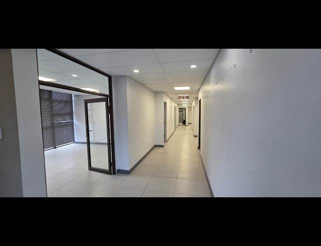 173M² OFFICE TO LET IN SONHEUWEL