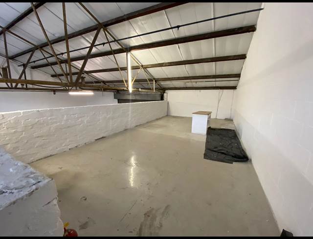 253M² WAREHOUSE RENTED IN EPPING INDUSTRIAL