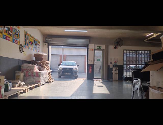 350M² WAREHOUSE TO LET IN RIVERSIDE PARK