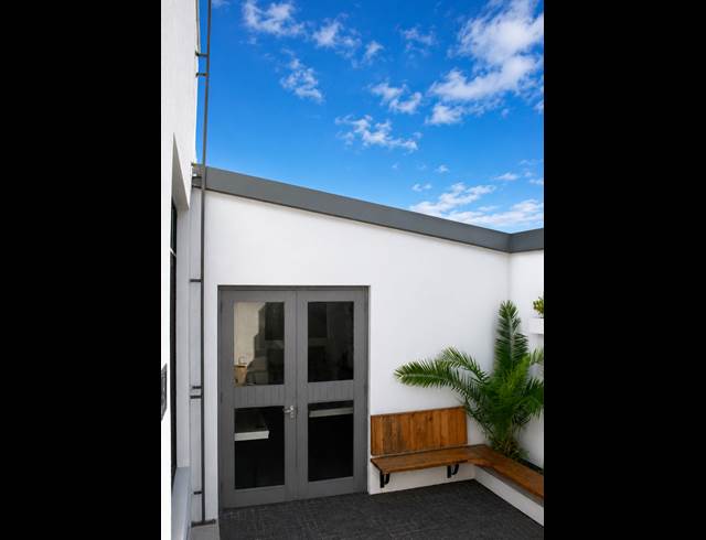 180M² OFFICE TO LET IN WOODSTOCK