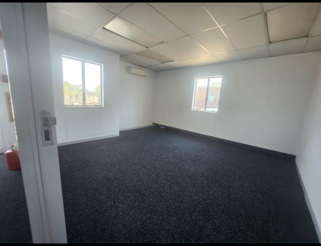 231M² OFFICE TO LET IN HALFWAY HOUSE