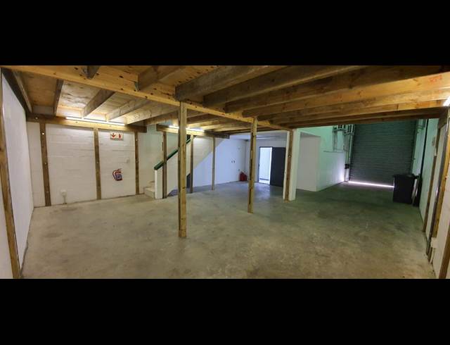 202M² WAREHOUSE TO LET IN AIRPORT INDUSTRIA