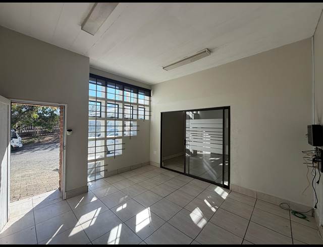 391M² WAREHOUSE TO LET IN HALFWAY HOUSE