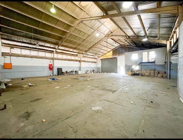 520M² WAREHOUSE TO LET IN NEW GERMANY