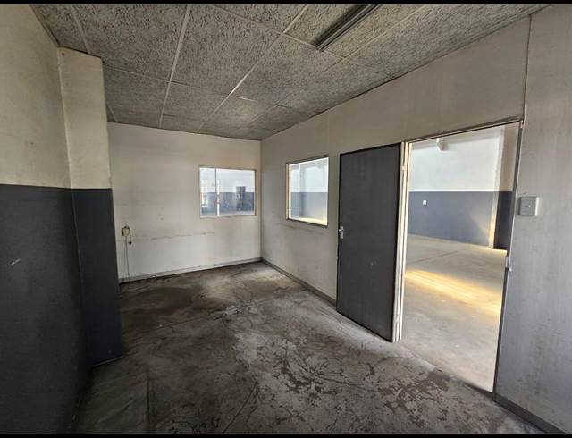224M² WAREHOUSE TO LET IN STEELEDALE