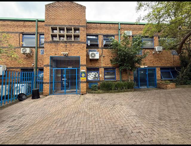 1,390M² WAREHOUSE TO LET IN STRIJDOMPARK