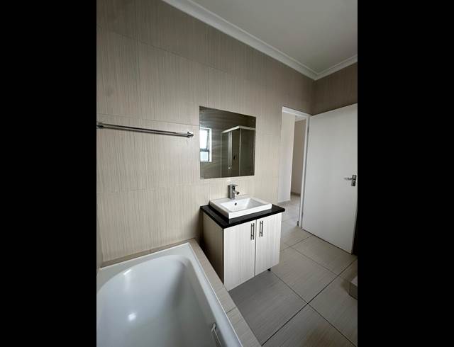 3 BEDROOM TOWNHOUSE TO LET IN PARKLANDS