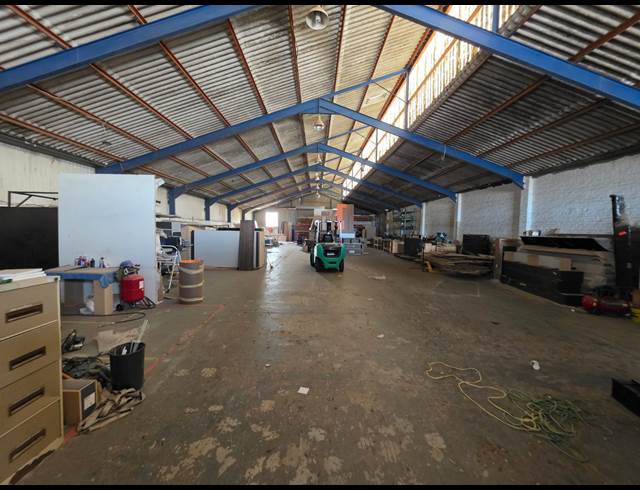 747M² WAREHOUSE TO LET IN STRAND CENTRAL