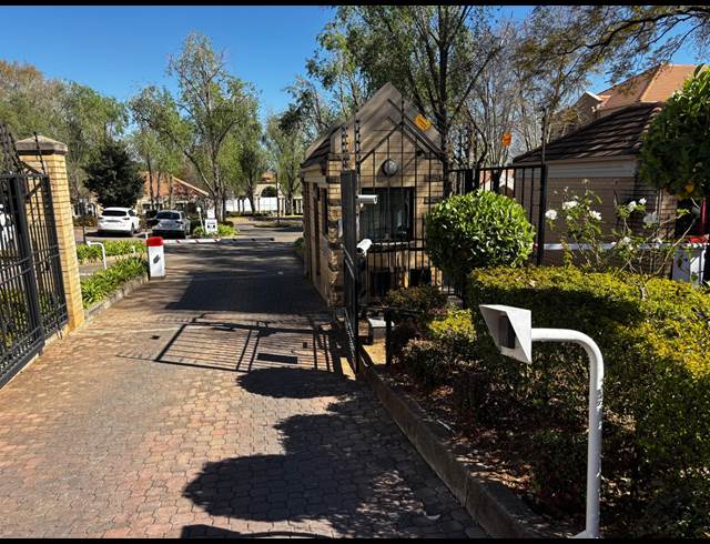 442M² OFFICE TO LET IN DUNKELD WEST