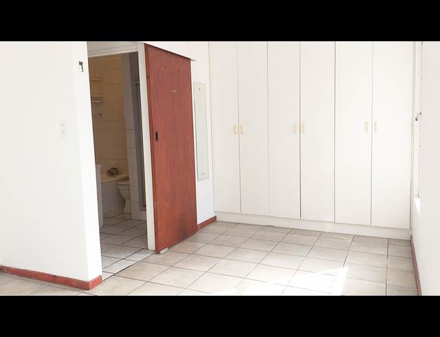 2 bed property to rent in KENILWORTH