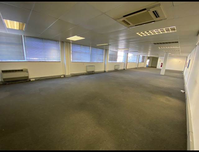 310M² OFFICE TO LET IN EPPING INDUSTRIAL