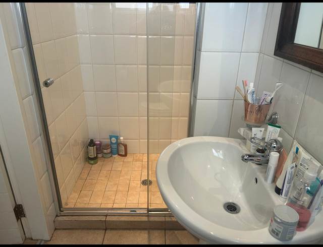 1 BEDROOM STUDIO APARTMENT TO LET IN THE GARDENS