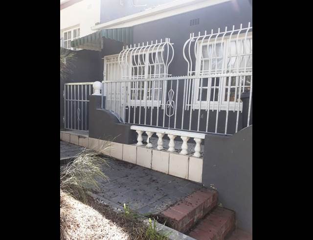 2 bed property to rent in SCHOTSCHE KLOOF