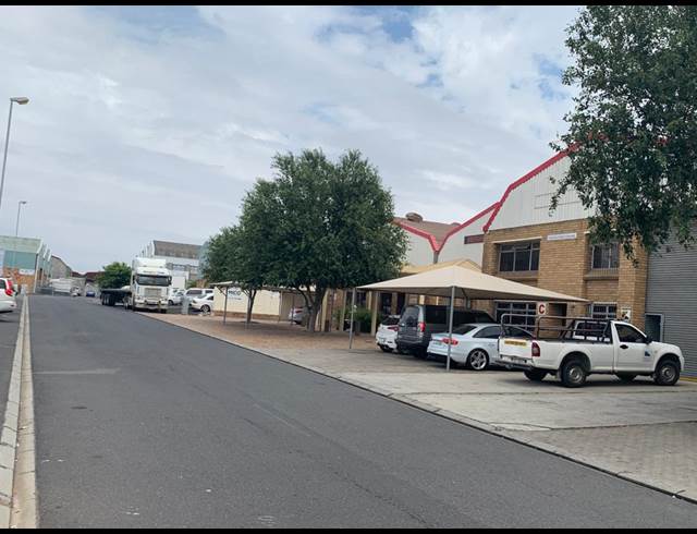 330M² WAREHOUSE TO LET IN STIKLAND INDUSTRIAL