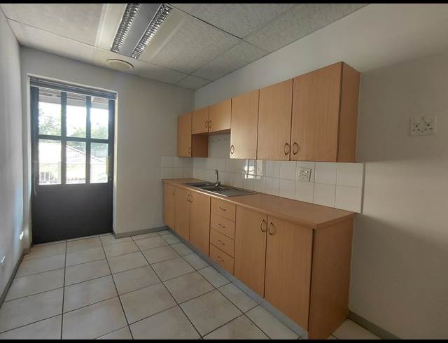 469M² OFFICE TO LET IN BRYANSTON