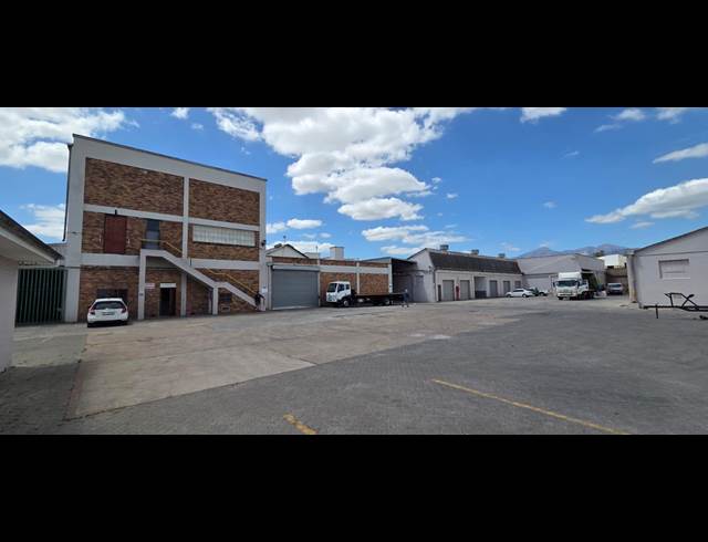 1,200M² WAREHOUSE TO LET IN WELLINGTON CENTRAL