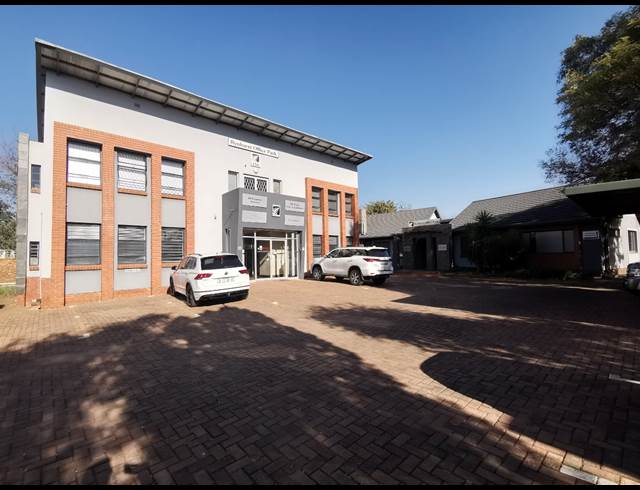 100M² OFFICE TO LET IN RYNFIELD