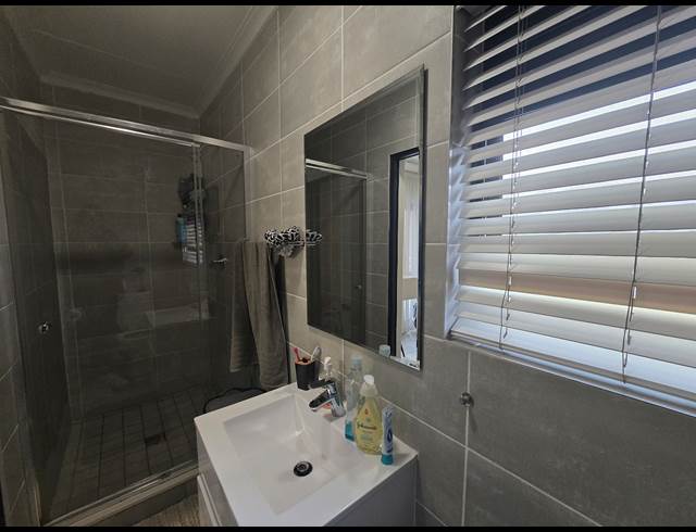2 BEDROOM APARTMENT TO LET IN BALLITO CENTRAL