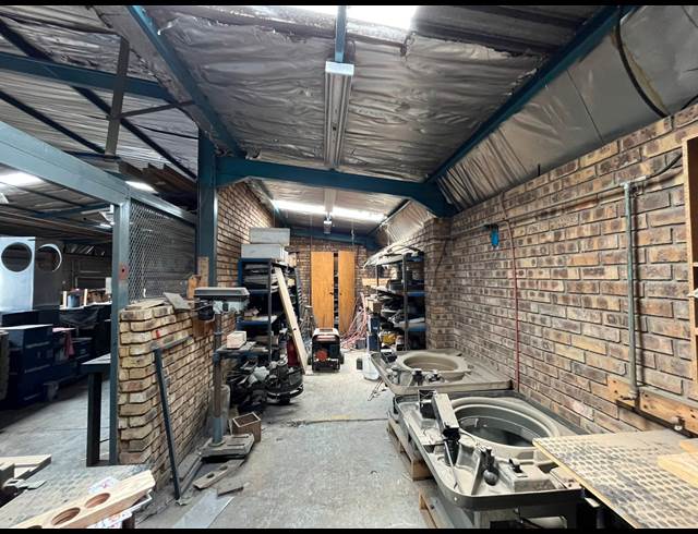 650M² WAREHOUSE TO LET IN DAGGAFONTEIN