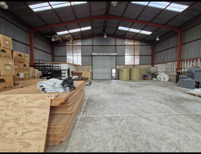 450M² WAREHOUSE TO LET IN KEW