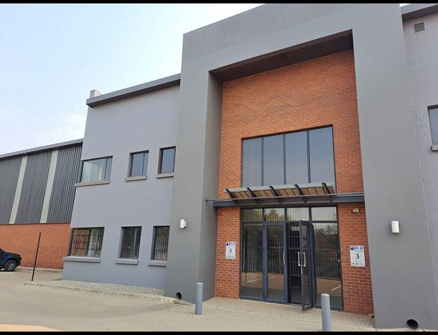3,893M² WAREHOUSE TO LET IN POMONA
