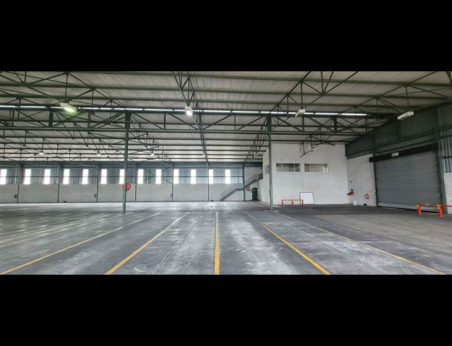 3,660M² WAREHOUSE TO LET IN WHITE RIVER CENTRAL