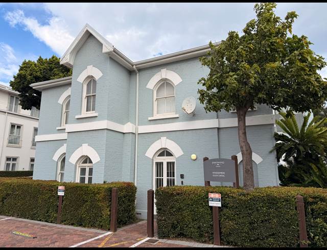 217M² OFFICE TO LET IN WATERFRONT