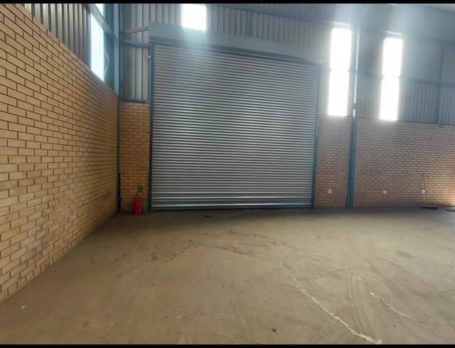 273M² WAREHOUSE TO LET IN CLAYVILLE