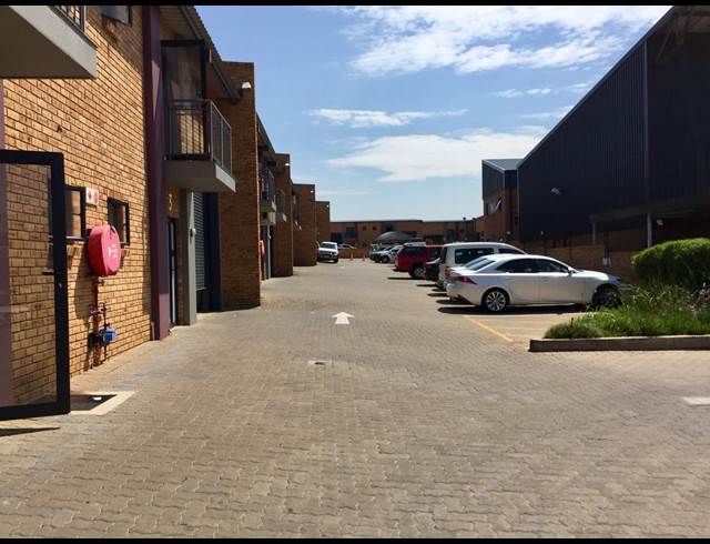 200M² WAREHOUSE RENTED IN LASER PARK