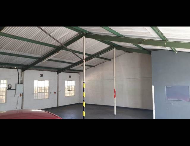 130M² WORKSHOP TO LET IN POMONA