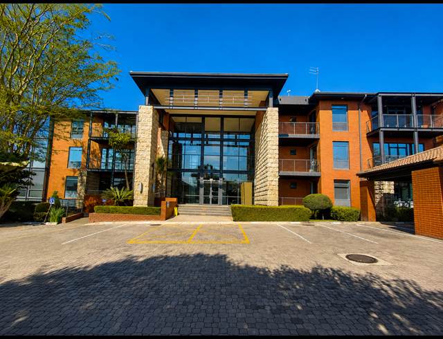 299M² OFFICE TO LET IN BRYANSTON