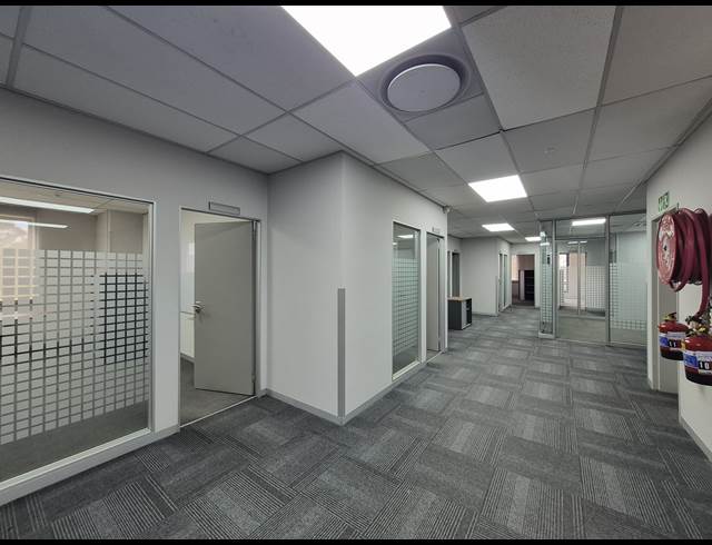 6,233M² OFFICE TO LET IN HYDE PARK