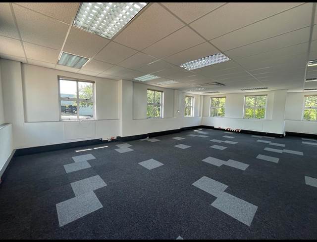 279M² OFFICE TO LET IN LYME PARK