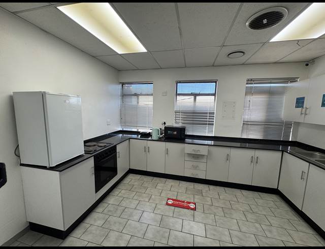 476M² OFFICE TO LET IN WYNBERG