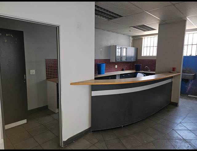 1,800M² WAREHOUSE TO LET IN STEELEDALE