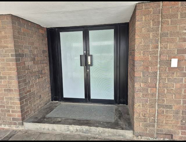732M² BUILDING TO LET IN RETREAT INDUSTRIAL
