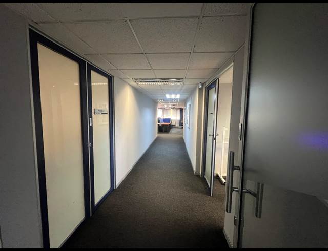 1,246M² OFFICE TO LET IN DAWNCLIFFE