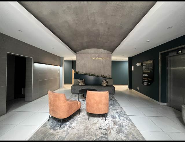 160M² OFFICE TO LET IN HYDE PARK