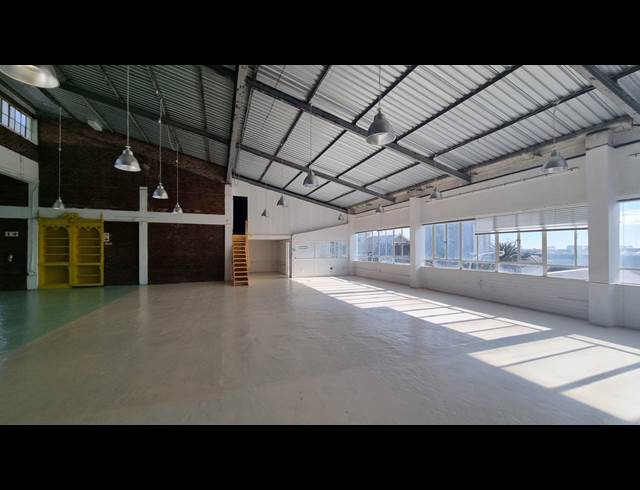 365M² BUILDING TO LET IN WOODSTOCK