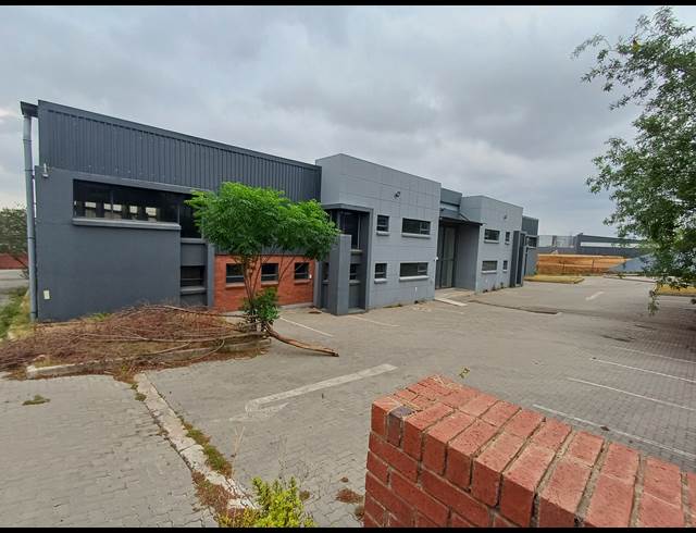 2,145M² WAREHOUSE TO LET IN COSMO BUSINESS PARK