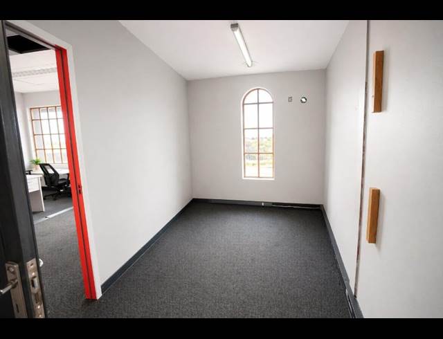 265M² OFFICE TO LET IN NELSPRUIT EXT 14