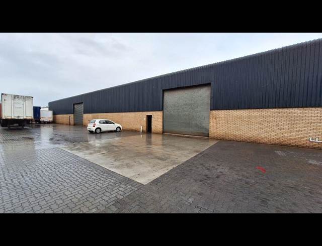 1,720M² WAREHOUSE TO LET IN DEAL PARTY