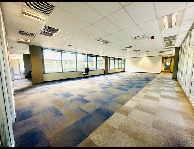 2,948M² OFFICE TO LET IN BRYANSTON