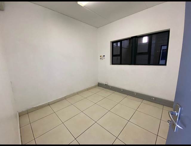 460M² WAREHOUSE TO LET IN DRIEHOEK