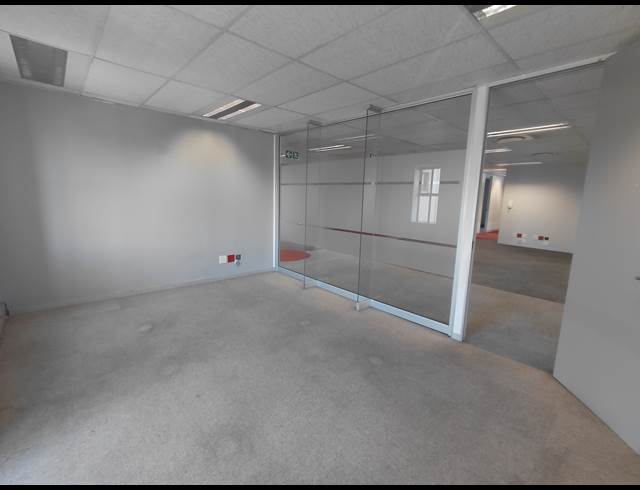 383M² OFFICE TO LET IN BRYANSTON