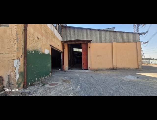 2,300M² WAREHOUSE TO LET IN SELBY