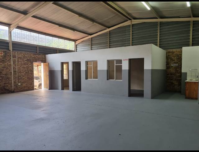 140.30M² WAREHOUSE TO LET IN VINTONIA