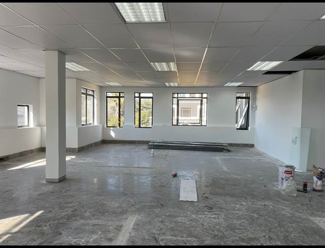 130M² OFFICE TO LET IN HYDE PARK